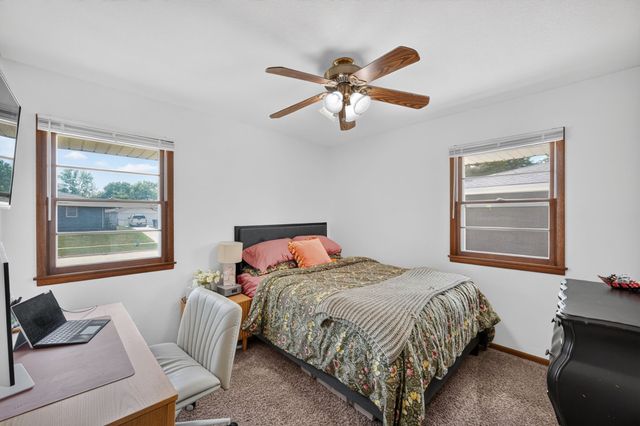 285 Gray Avenue, Waukee, IA 50263