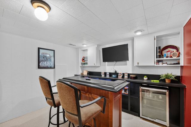 285 Gray Avenue, Waukee, IA 50263