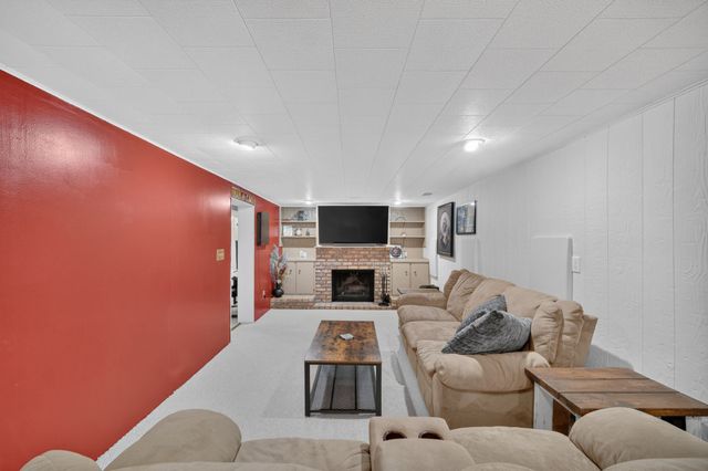 285 Gray Avenue, Waukee, IA 50263