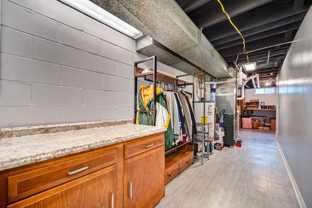 285 Gray Avenue, Waukee, IA 50263