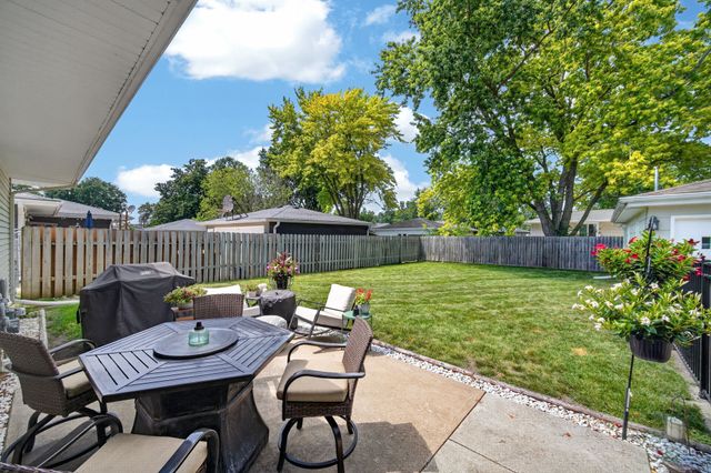 285 Gray Avenue, Waukee, IA 50263