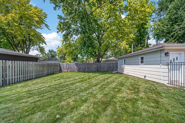 285 Gray Avenue, Waukee, IA 50263