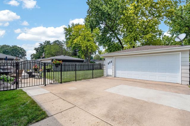 285 Gray Avenue, Waukee, IA 50263