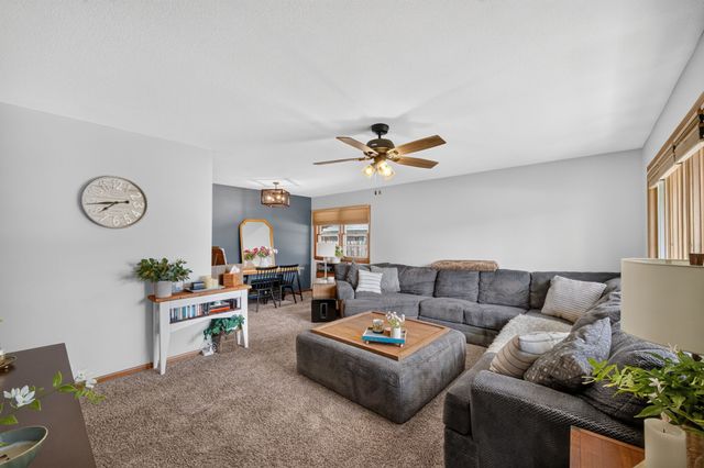 285 Gray Avenue, Waukee, IA 50263