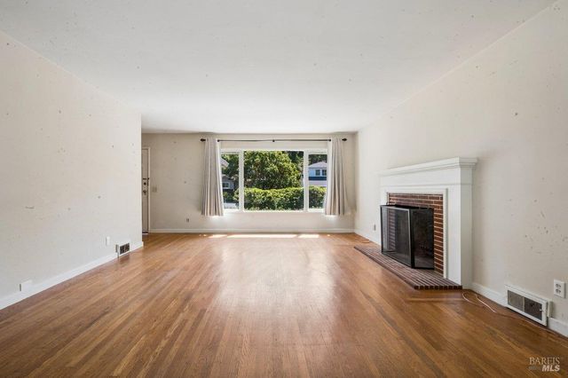 15 La Cuesta Dr, Greenbrae, CA 94904