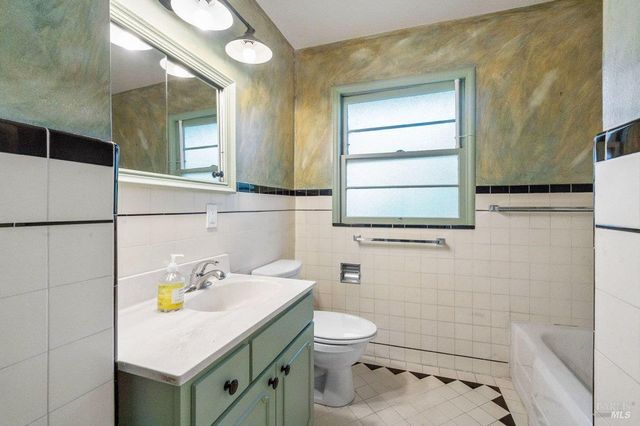 15 La Cuesta Dr, Greenbrae, CA 94904