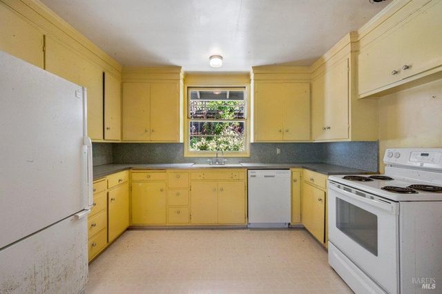 15 La Cuesta Dr, Greenbrae, CA 94904