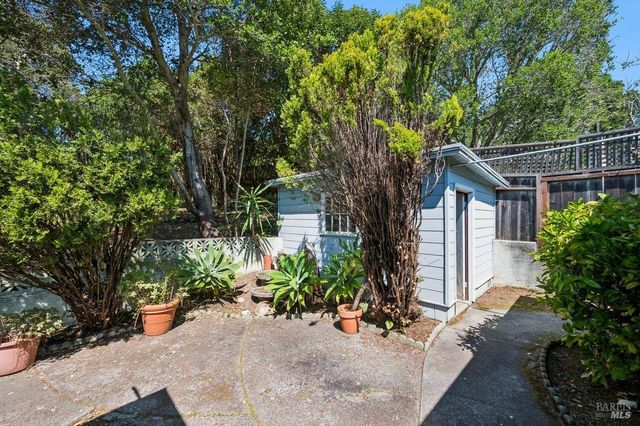 15 La Cuesta Dr, Greenbrae, CA 94904