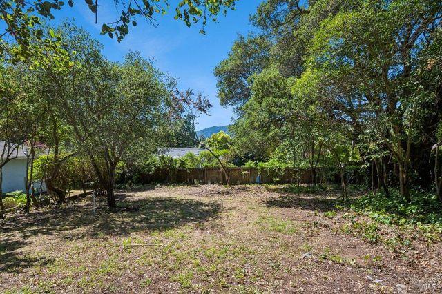 15 La Cuesta Dr, Greenbrae, CA 94904