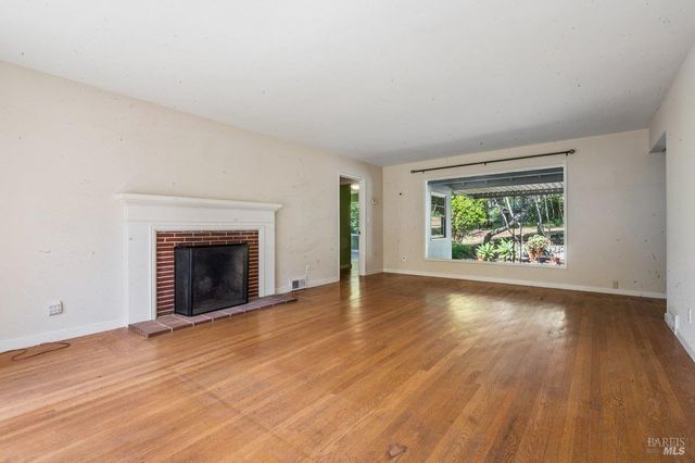 15 La Cuesta Dr, Greenbrae, CA 94904