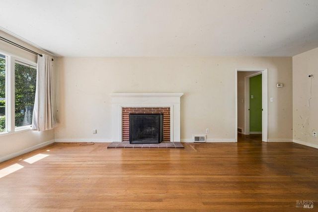 15 La Cuesta Dr, Greenbrae, CA 94904