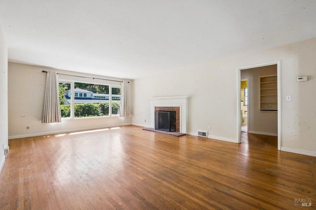 15 La Cuesta Dr, Greenbrae, CA 94904