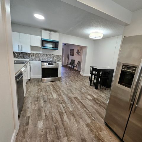 222 W Woodin Boulevard, Dallas, TX 75216