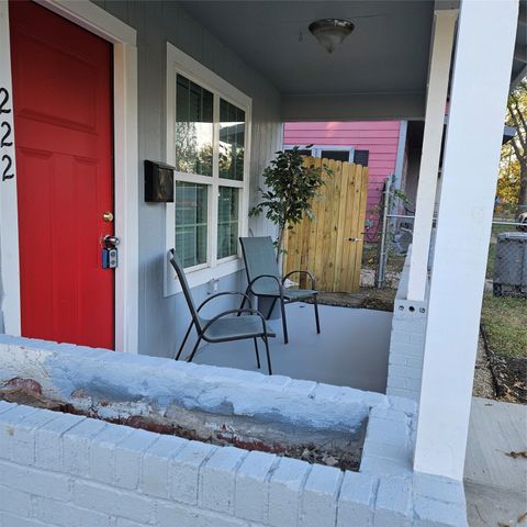 222 W Woodin Boulevard, Dallas, TX 75216