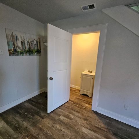 222 W Woodin Boulevard, Dallas, TX 75216