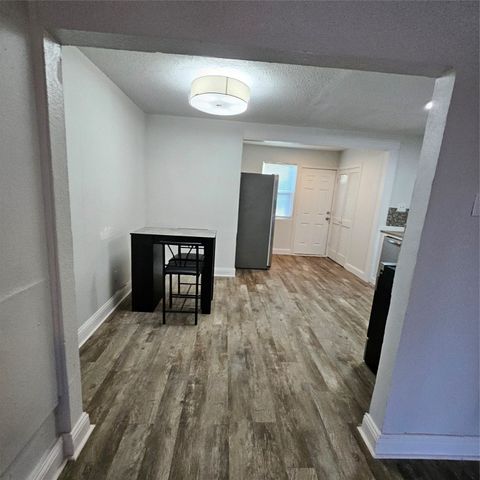 222 W Woodin Boulevard, Dallas, TX 75216