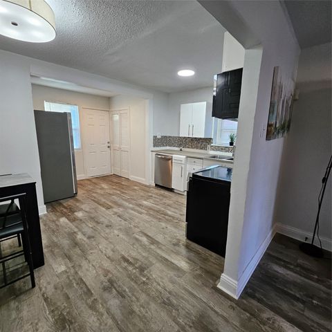 222 W Woodin Boulevard, Dallas, TX 75216