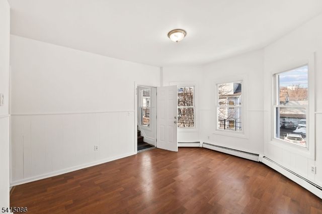 190 N 1St St, Paterson City, NJ 07522