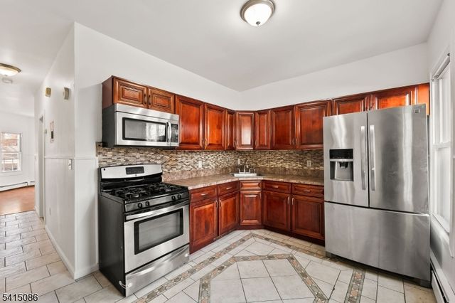 190 N 1St St, Paterson City, NJ 07522