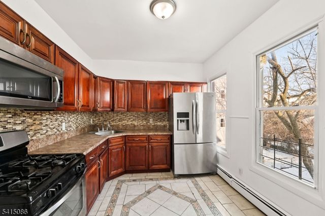 190 N 1St St, Paterson City, NJ 07522