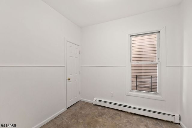 190 N 1St St, Paterson City, NJ 07522