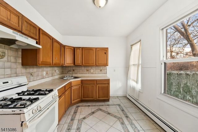 190 N 1St St, Paterson City, NJ 07522