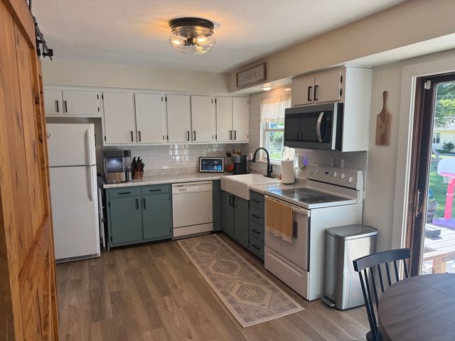586 33rd Avenue, East Moline, IL 61244