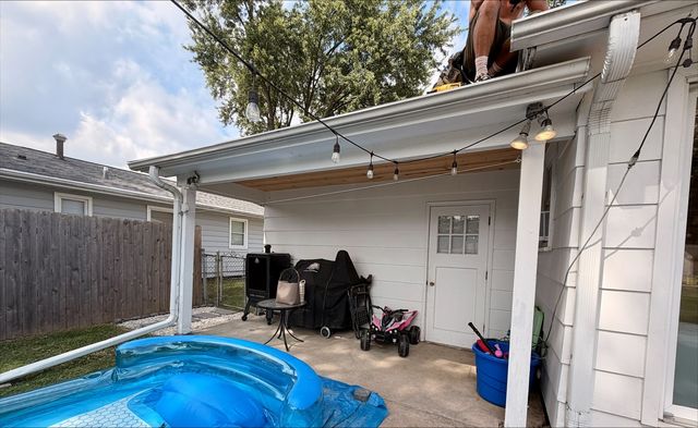 586 33rd Avenue, East Moline, IL 61244
