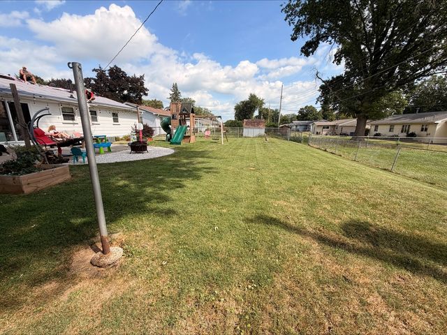 586 33rd Avenue, East Moline, IL 61244