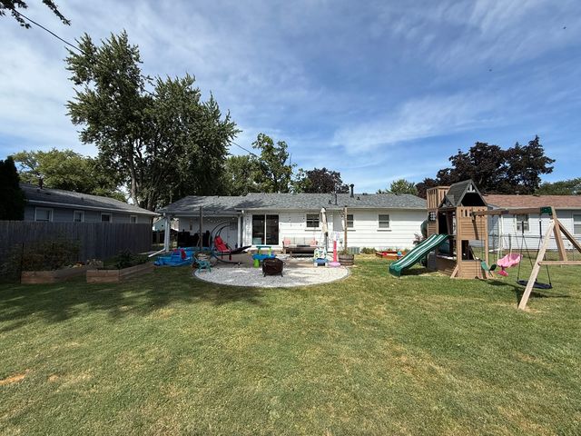 586 33rd Avenue, East Moline, IL 61244