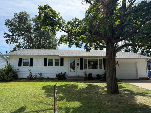 586 33rd Avenue, East Moline, IL 61244