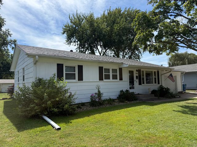586 33rd Avenue, East Moline, IL 61244