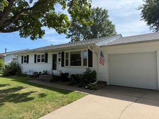 586 33rd Avenue, East Moline, IL 61244