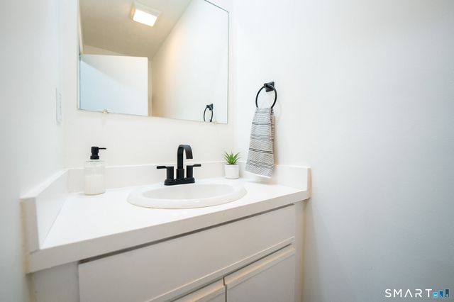 383 Lombard Street 383, New Haven, CT 06513