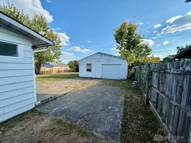 1689 Dale Ridge Road, New Carlisle, OH 45344