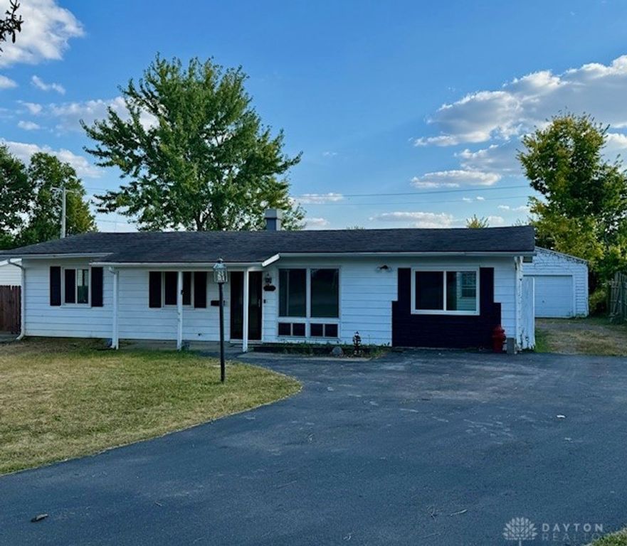 1689 Dale Ridge Road, New Carlisle, OH 45344