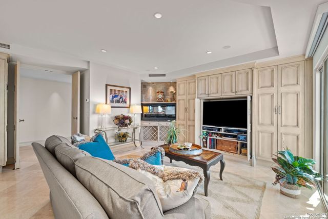 700 E Hildebrand Ave Apt 1401, San Antonio, TX 78212