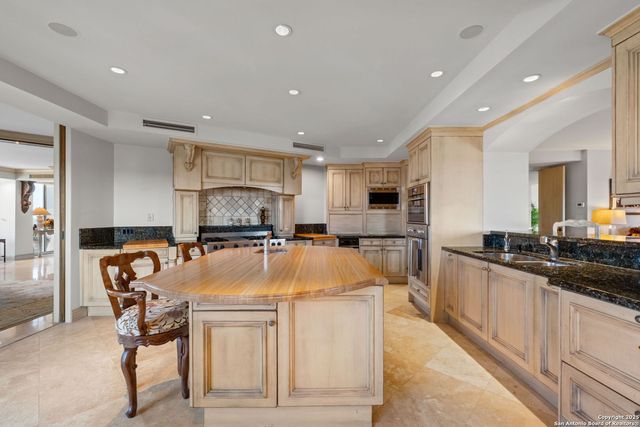 700 E Hildebrand Ave Apt 1401, San Antonio, TX 78212