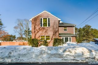 56 Chipaway Rd, Freetown, MA 02717