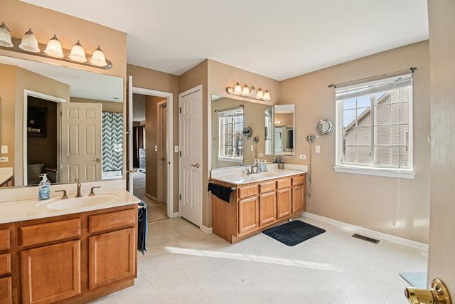 7421 Prescott Lane, Gurnee, IL 60031