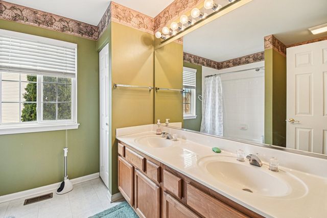 7421 Prescott Lane, Gurnee, IL 60031