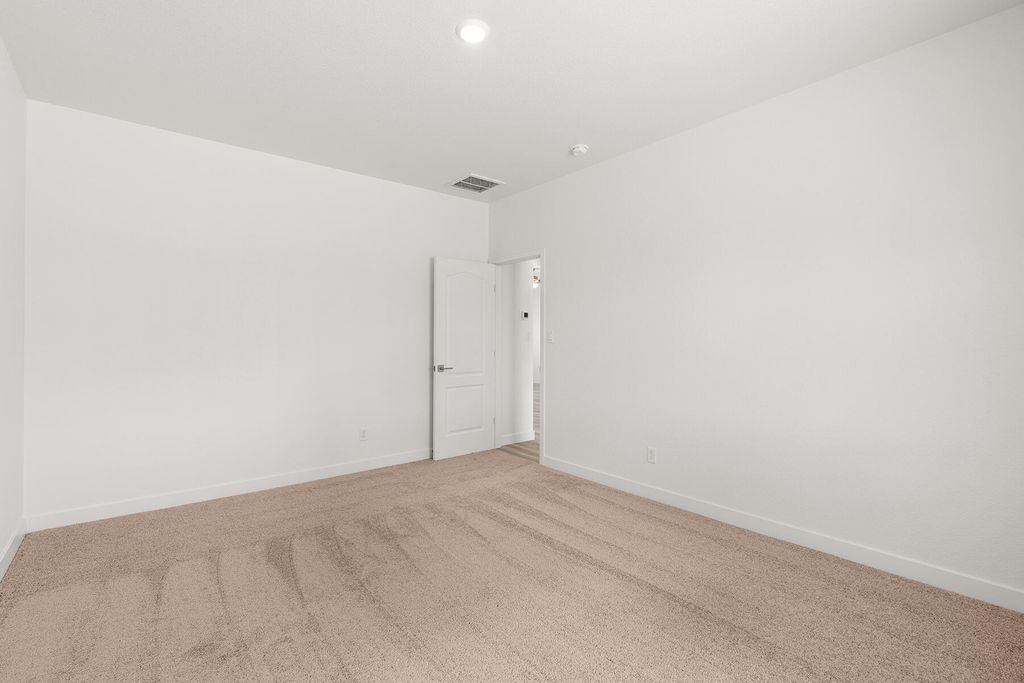 Image 4 of property listing at 2509 Calle de las Rosas, Belen, NM 87002