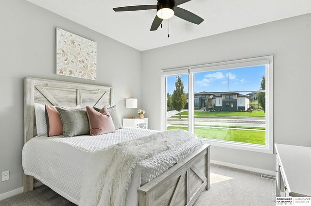 19014 Acorn Drive, Gretna, NE 68028