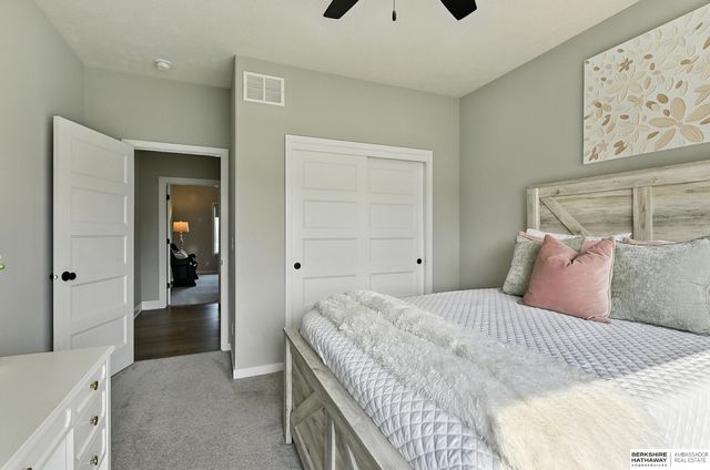 19014 Acorn Drive, Gretna, NE 68028