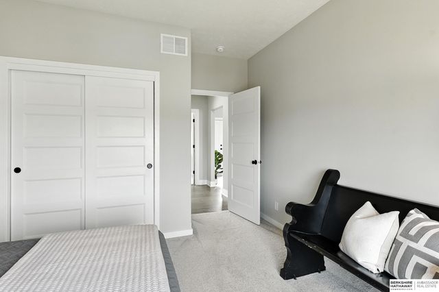 19014 Acorn Drive, Gretna, NE 68028