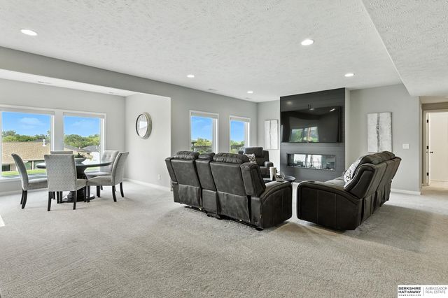 19014 Acorn Drive, Gretna, NE 68028