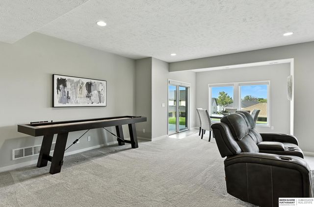 19014 Acorn Drive, Gretna, NE 68028