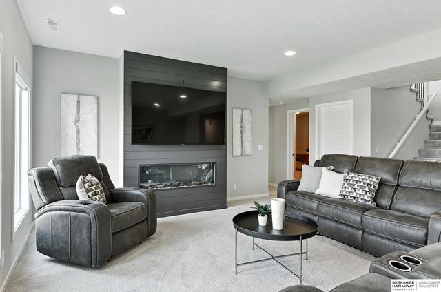 19014 Acorn Drive, Gretna, NE 68028