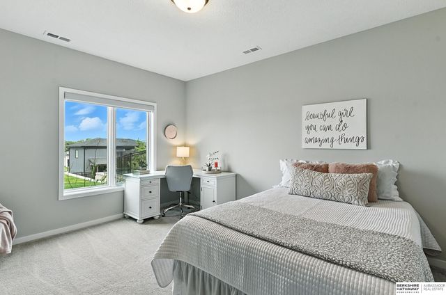 19014 Acorn Drive, Gretna, NE 68028