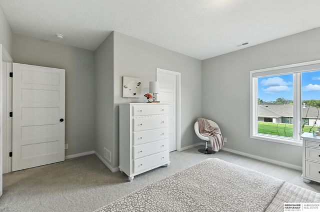 19014 Acorn Drive, Gretna, NE 68028